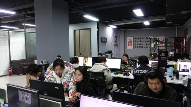 内容矩阵是指通过多种形式、渠道和平台，向用户呈现内容。具体包括：