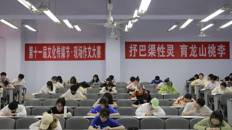 品牌自播与代播：如何选择更适合你的直播策略